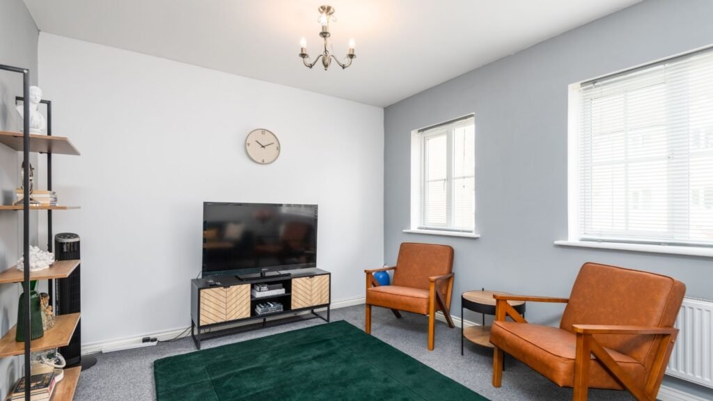 Comfortable short term accommodation near William Harvey Hospital Ashford with modern living room